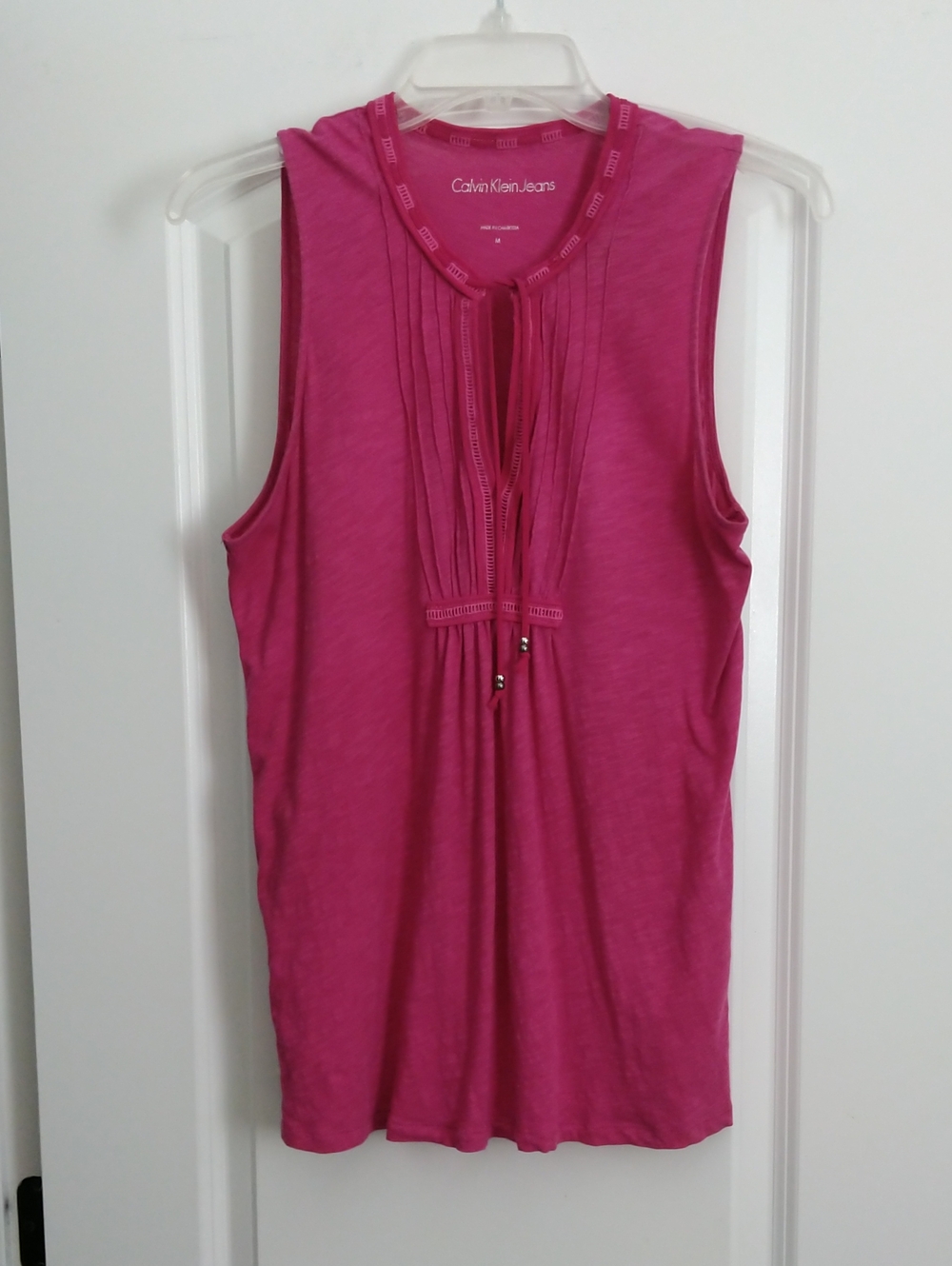 Calvin Klein Jeans s/l top in hot pink. Size M